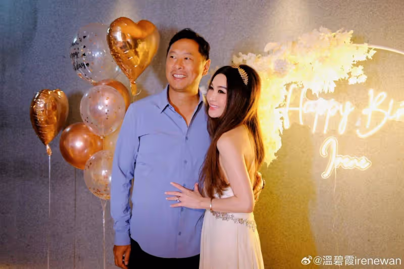 不老女神溫碧霞獲老公驚喜慶生!二人當眾親吻,被指似兩代人