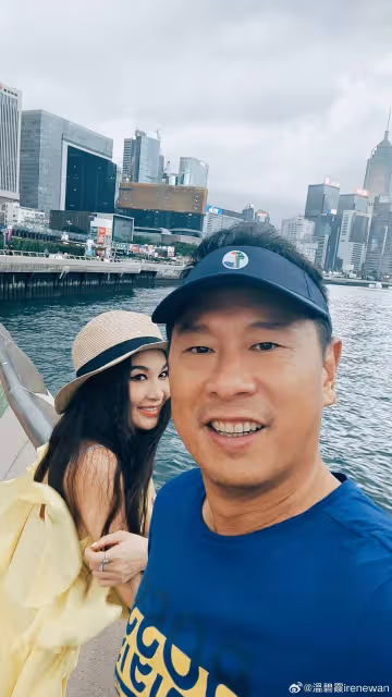 不老女神溫碧霞獲老公驚喜慶生!二人當眾親吻,被指似兩代人