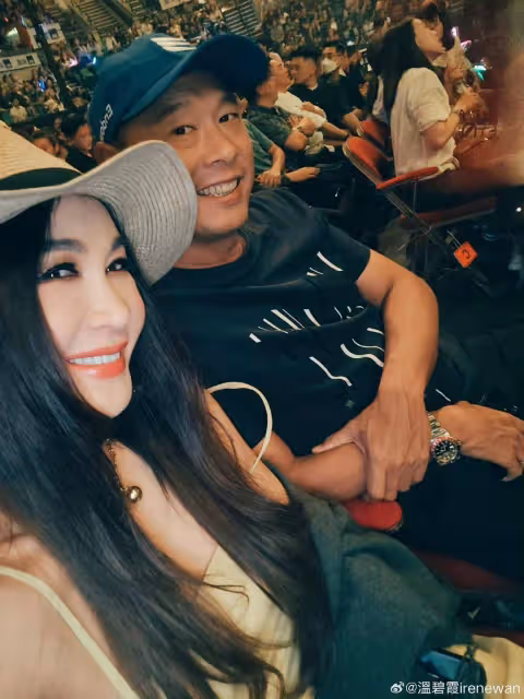 不老女神溫碧霞獲老公驚喜慶生!二人當眾親吻,被指似兩代人