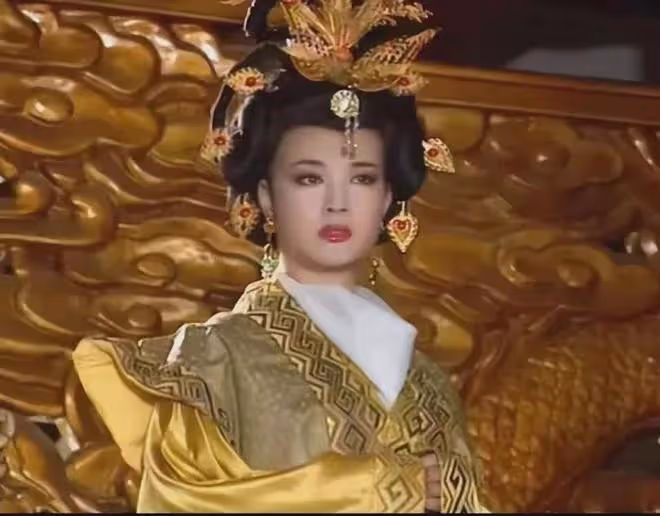 就問你服不服，74歲劉曉慶，再演少女27歲，網友評論炸鍋了