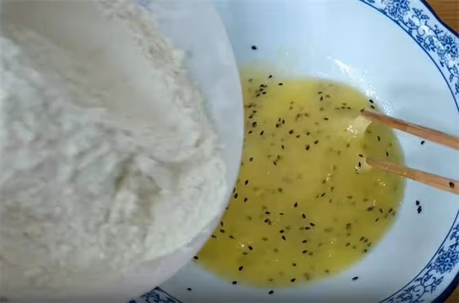 半碗麵粉,不用烤箱,教你做桃酥,簡單又快速,咬一口直掉渣