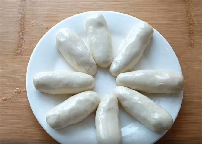 吊爐蔥花餅,外面賣3元一個排隊買,蔥香十足,一鍋烙8個不夠吃