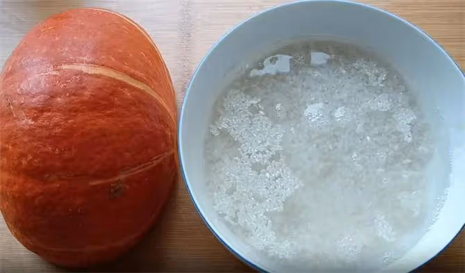 一碗大米,半個南瓜,不用一滴水,3分鐘一張大餅出鍋,香甜軟糯