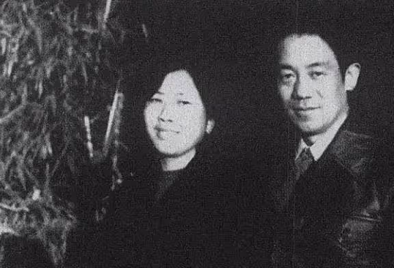他是國家一級演員,拍戲賺的錢都上交妻子,退休後給子女買房