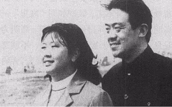 他是國家一級演員,拍戲賺的錢都上交妻子,退休後給子女買房