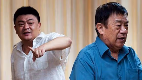 他是國家一級演員,拍戲賺的錢都上交妻子,退休後給子女買房