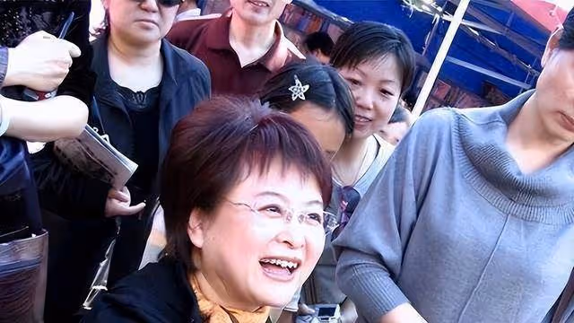 央視女主持肖曉琳:退休5個月後病逝他鄉,臨終25字遺言讓人淚目