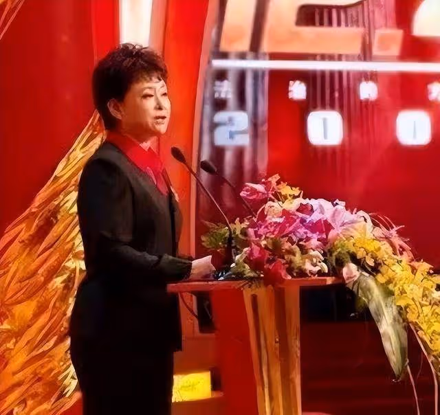 央視女主持肖曉琳:退休5個月後病逝他鄉,臨終25字遺言讓人淚目