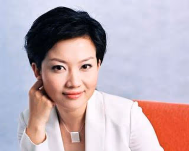 央視新聞一姐王端端:直播時公然落淚引爭議,45歲婚姻狀態成謎