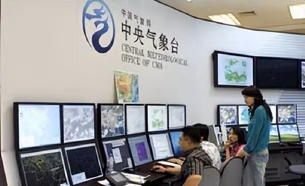 央視最不靠譜的人:主持天氣預報近30年的他,其實是個臨時工