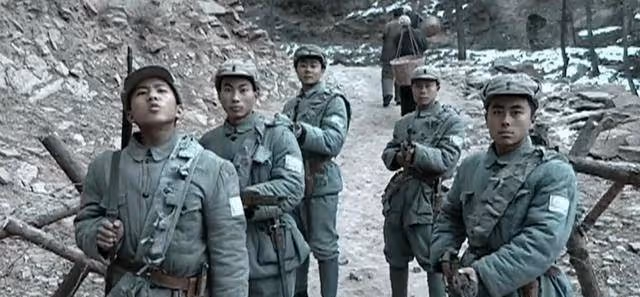 同樣是二營長的義大利炮,兩版亮劍卻天差地別,新版猶如紙糊片