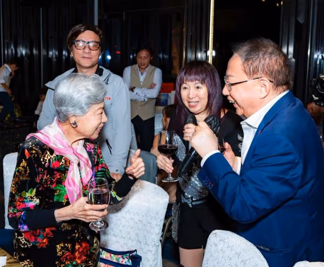 TVB金牌監製宣布榮休！視帝影帝上百藝人到賀，台慶都沒這排場