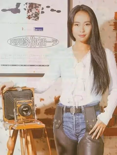 香港女星機場被破口大罵!大氣回應暖哭網友!男粉道歉被批不真誠
