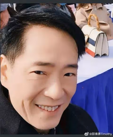 前TVB男星內地開餐廳,亮相短劇蒼老許多,與內地妻結婚12年恩愛依舊