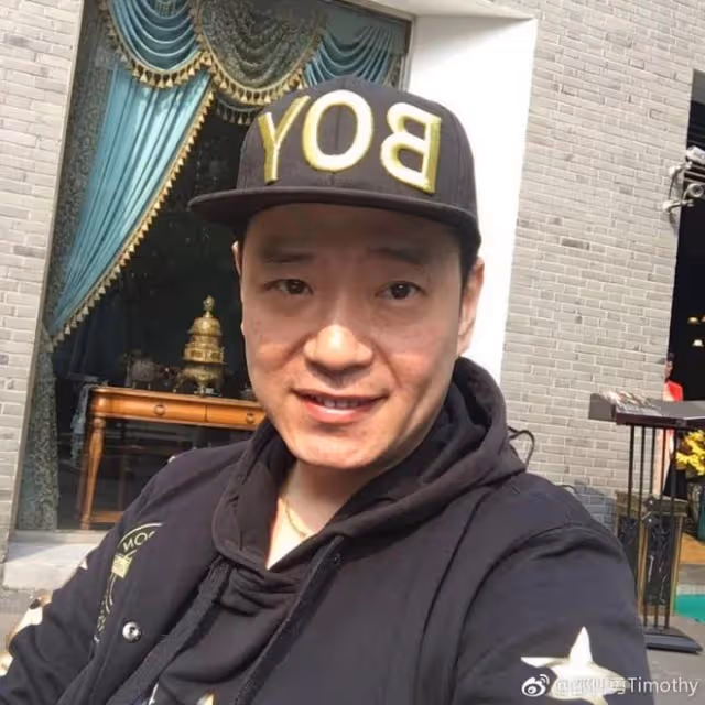 前TVB男星內地開餐廳,亮相短劇蒼老許多,與內地妻結婚12年恩愛依舊