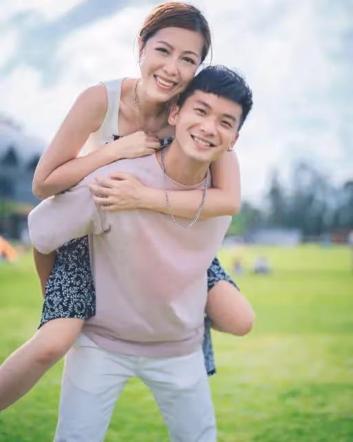 TVB男歌手對港姐太太一見鍾情,贊對方是女神,婚後育一對子女極幸福