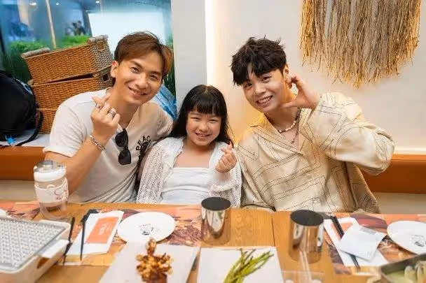 TVB男歌手對港姐太太一見鍾情,贊對方是女神,婚後育一對子女極幸福