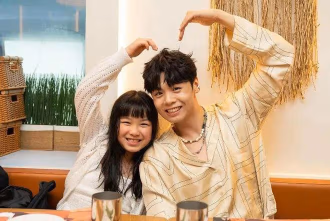 TVB男歌手對港姐太太一見鍾情,贊對方是女神,婚後育一對子女極幸福