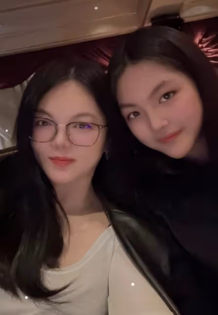 李湘曬王詩齡的暑期日常,在迪士尼散發青春活力,小公主變漂亮了