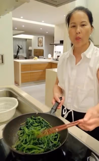 大S帶孩子在韓國過暑假,保姆在台北豪宅里跳舞,生活很愜意