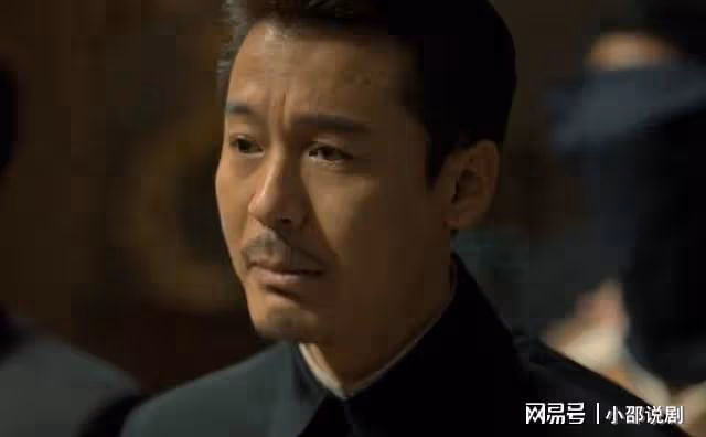 孤戰迷城:覃墨卿吞槍自盡,臨死揭露組織中內鬼,歐孝安崩潰痛哭