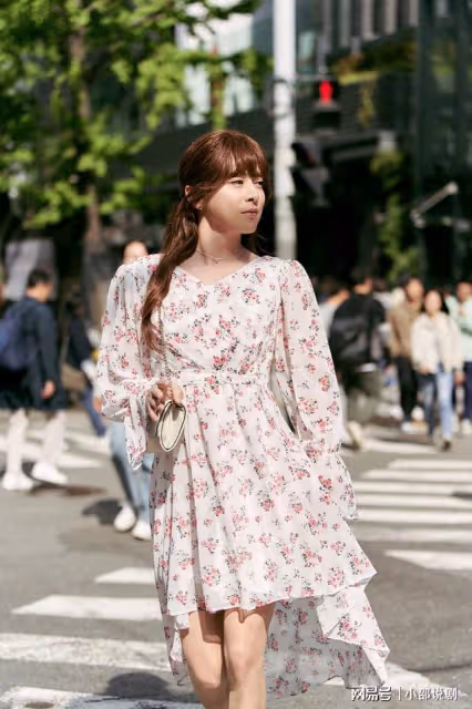 韓影《變身機長》曹政奭假男扮女裝自認超美，連申承浩也小鹿亂撞