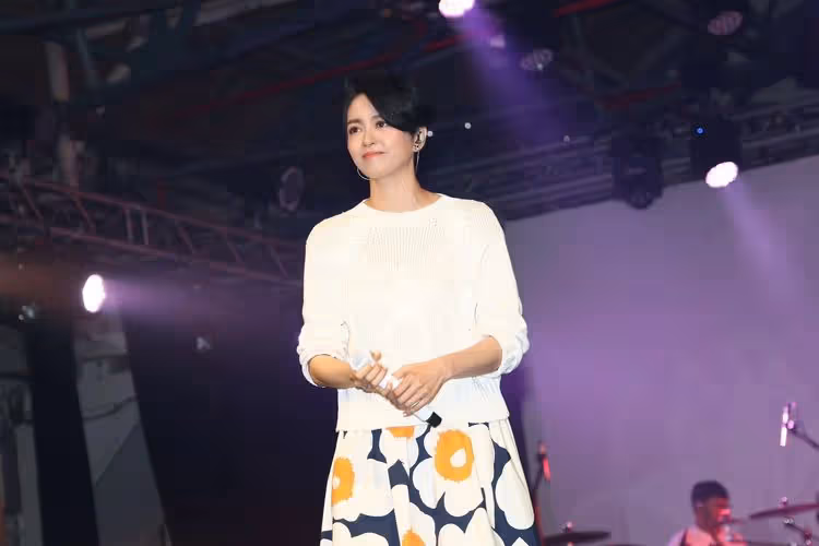 梁詠琪婚後在家搞失蹤　手拎12件「無價之寶」抵台　