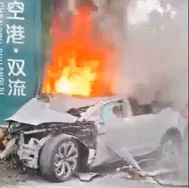 電動車燃爆起火！女駕駛「打不開車門」不幸喪命，身分被挖出「是漂亮大咖」老公知名富豪