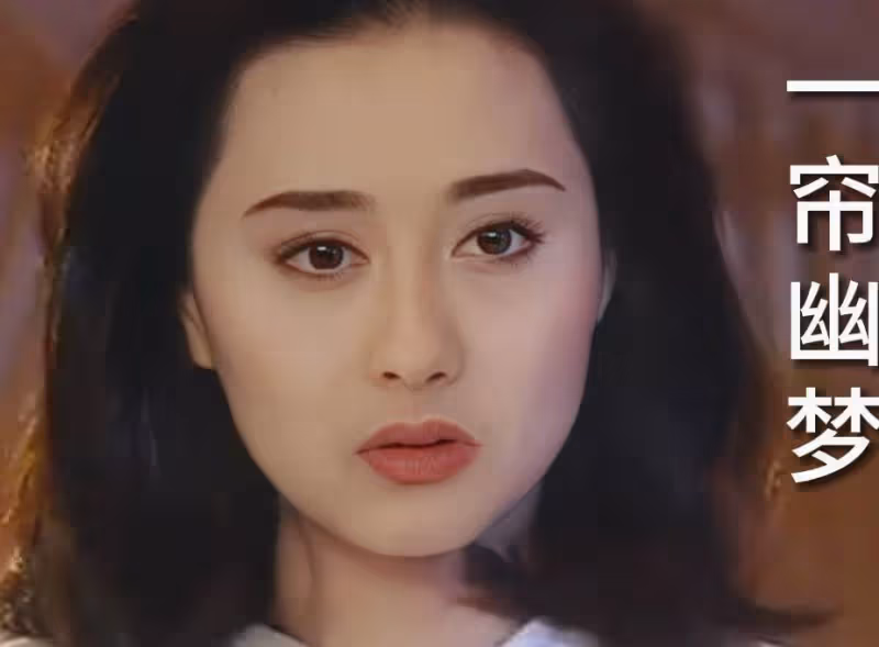 照片中的兩大美女，左邊是陳德容，右邊這位是誰呀？顏值豔壓陳德容，看起來比她更有氣質
