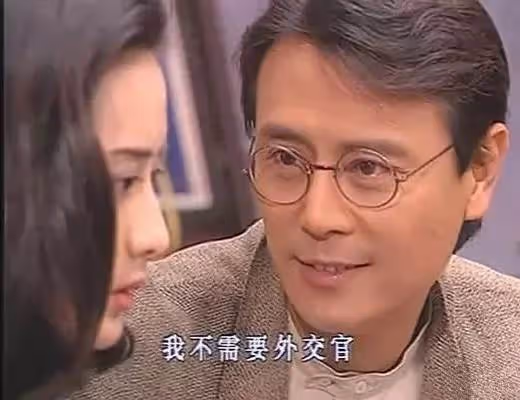 照片中的兩大美女，左邊是陳德容，右邊這位是誰呀？顏值豔壓陳德容，看起來比她更有氣質