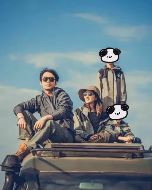 朱亞文全家福公開,左右手戴著女兒發繩,沈佳妮一臉愛慕看著老公