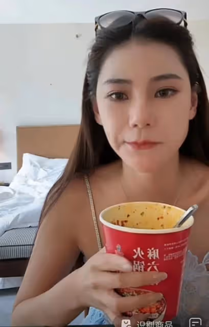 笑死!馬筱梅度了個蜜月 學會了直播!網友:喜歡她拿筆記本的樣子