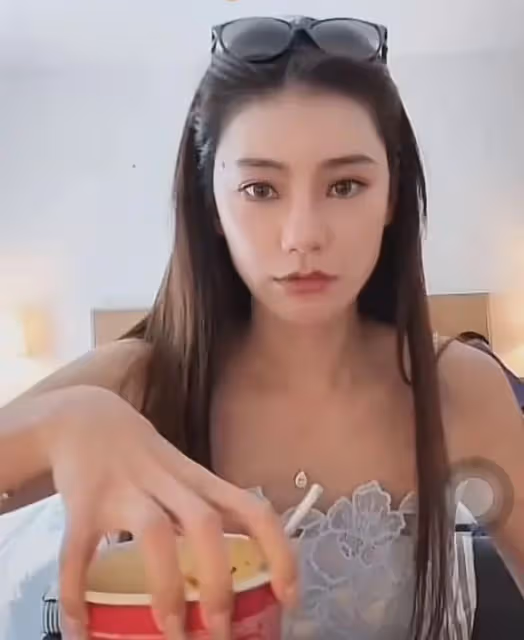 笑死!馬筱梅度了個蜜月 學會了直播!網友:喜歡她拿筆記本的樣子