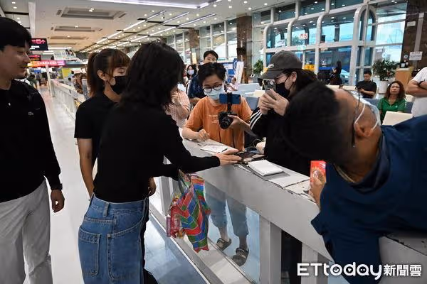 《社內相親》人氣女星在台灣 飯店錄颱風驚人威力:大家還好嗎?