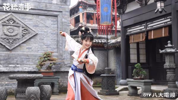 男星躺床拍戲「全劇組面前睡著了」　被初戀臉女神抓包…尷尬道歉
