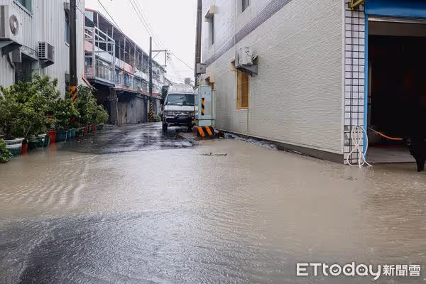 舒華直播關心台灣颱風災情!聽聞淹水驚呼「別出門」:天災很殘忍