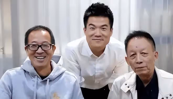 董宇輝不再給俞敏洪打工了，分家後的董老師連面相都大變了！