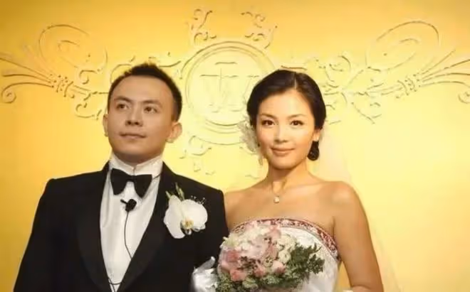 廈門偶遇劉濤，沒濾鏡依舊氣質絕佳，老公幾度破產，她後悔了嗎？