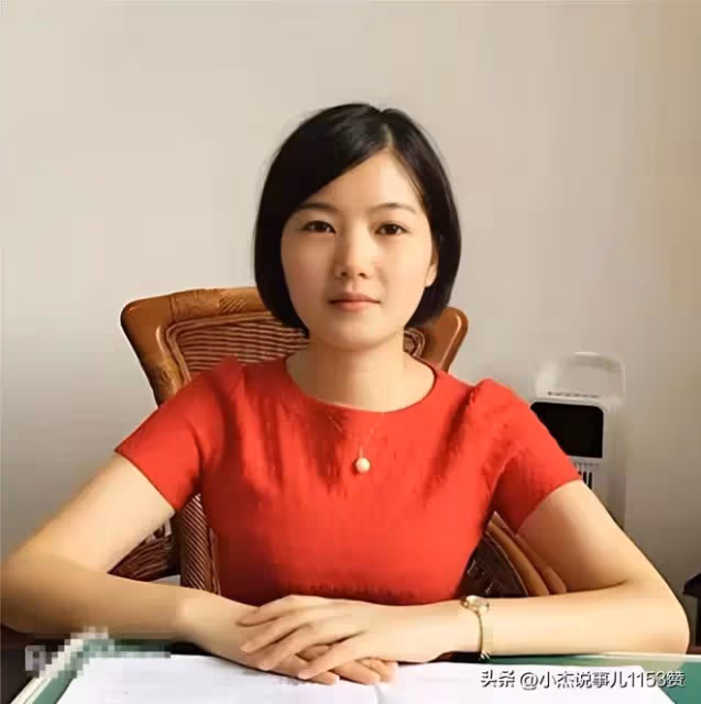 李佩霞多張高清照曝光,長得漂亮身材好,難怪縣委書記對其著迷