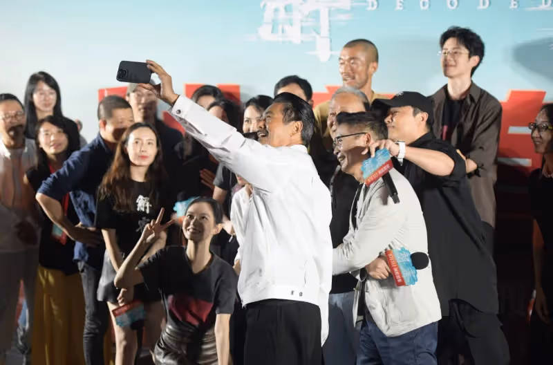 周潤發捧場陳思誠《解密》夸好看,稱有機會想和劉昊然合作
