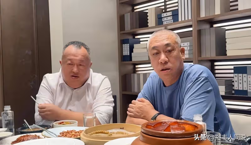 河南富豪崔培軍山西豪宅曝光!餐廳內放大量書籍,庭院古樸且奢華