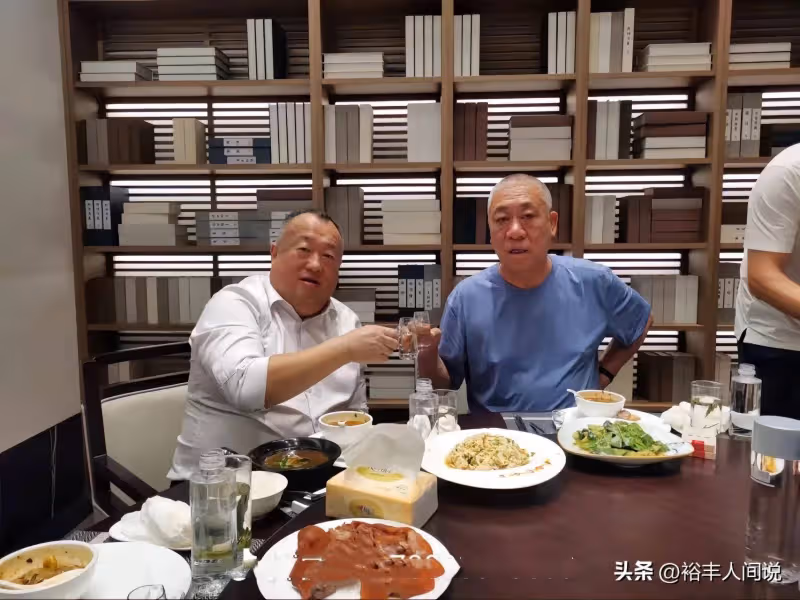 河南富豪崔培軍山西豪宅曝光!餐廳內放大量書籍,庭院古樸且奢華