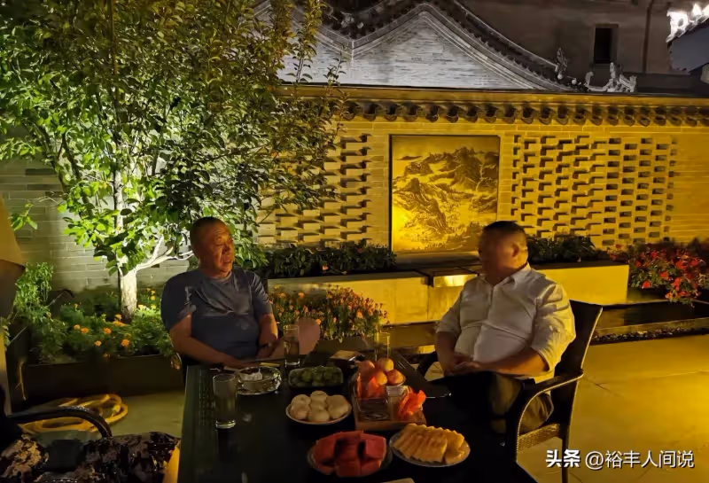 河南富豪崔培軍山西豪宅曝光!餐廳內放大量書籍,庭院古樸且奢華