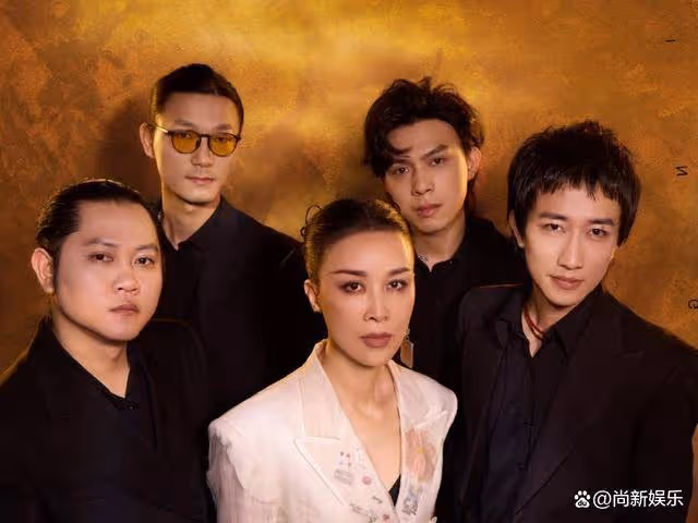 歌手總決賽:那英吃了回春丹,《鮮花》舞台燃炸了,那姐唱哭了!