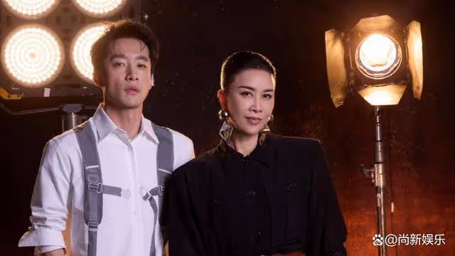 歌手總決賽:那英吃了回春丹,《鮮花》舞台燃炸了,那姐唱哭了!