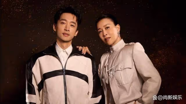歌手總決賽:那英吃了回春丹,《鮮花》舞台燃炸了,那姐唱哭了!