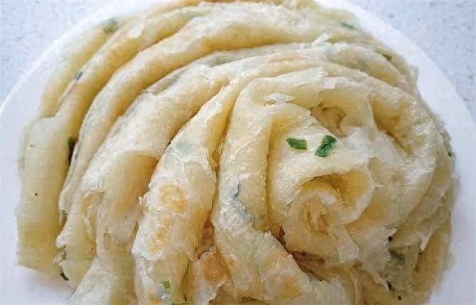 蔥油餅好吃有秘訣,不用燙麵,只需掌握2個方法,柔軟勁道層次多