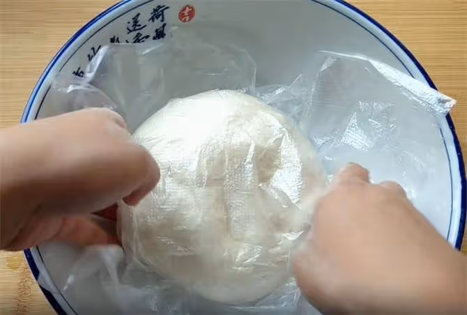 蔥油餅好吃有秘訣,不用燙麵,只需掌握2個方法,柔軟勁道層次多