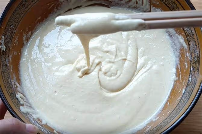一碗小米加點麵粉,教你做小米烤餅,2分鐘出鍋,蓬鬆暄軟吃不夠