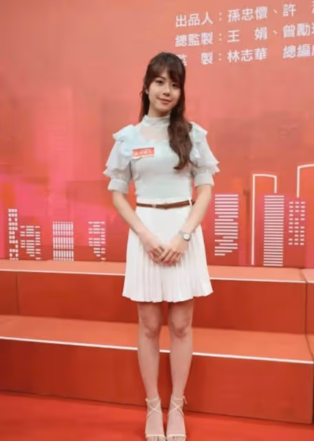 恭喜!22歲TVB港姐冠軍曬港大畢業照越變越美,被指豬鼻子更遭質疑整容